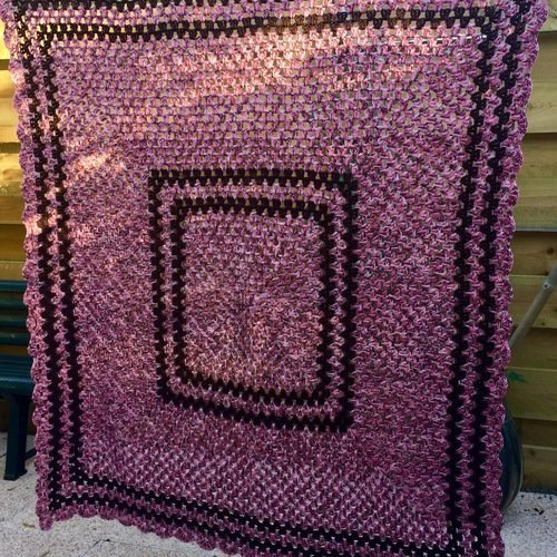 Vivre au crochet: Une couverture granny pour le bon docteur Julien