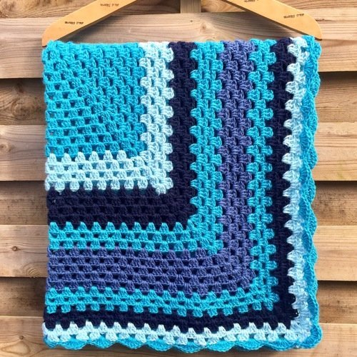 Plaid couverture carré granny laine bleue fait main crochet 1m