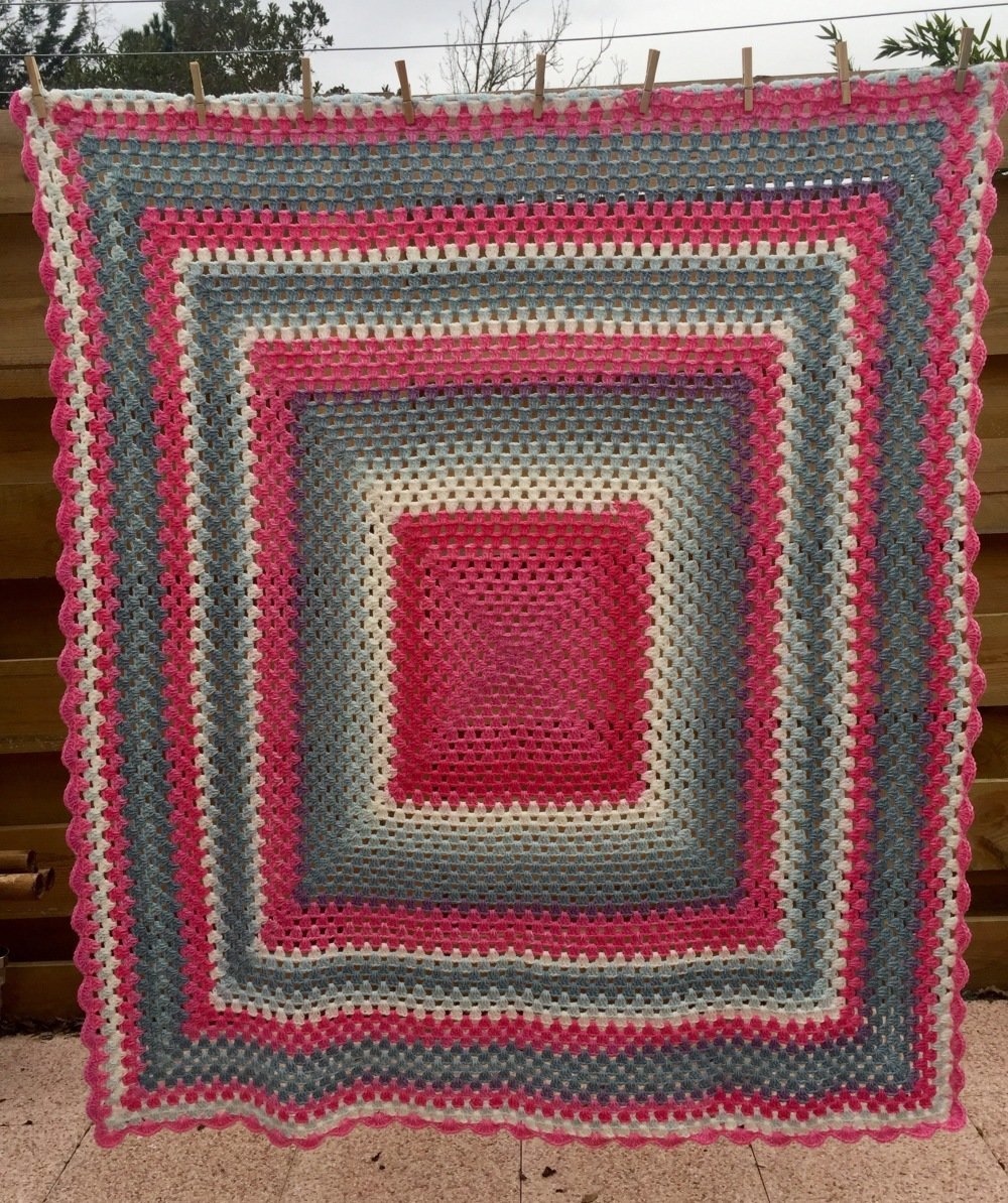 Plaid couverture laine crochet carré granny rose/gris 1m40 - Un