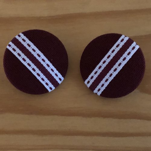 Duo boutons 32mm tissu bordeaux et ruban à pointillés 