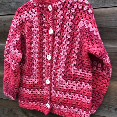 Grosse veste rose au crochet
