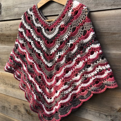 Poncho laine acrylique au crochet