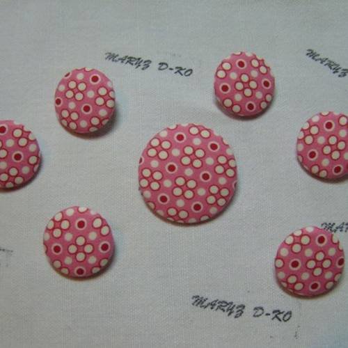 Assortiment 7 boutons recouverts de tissu "petits cercle  " 22 et 32mm