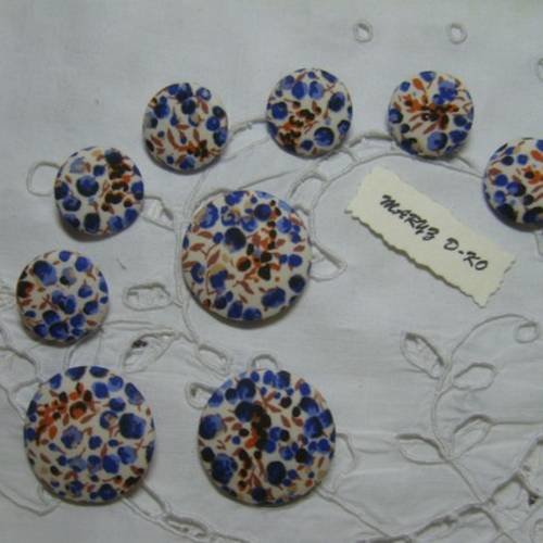 Assortiment 9 boutons recouverts de tissu " fleurs bleues " 22 et 32mm