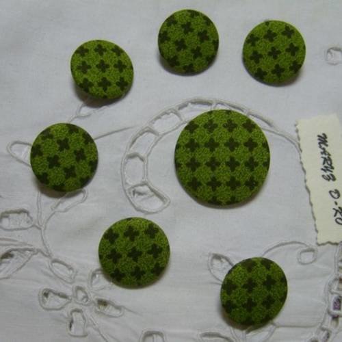 7 boutons recouverts de tissu "style point de croix" 22 et 32mm