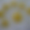 7 boutons  assortis tissu  " fleurs moutarde"  22 et 32 mm