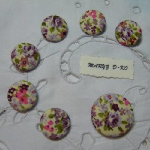 7 boutons  assortis tissu  " liberty violet "  22 et 32 mm