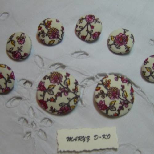 8  boutons recouverts tissu " rosiers " 22 et 32 mm