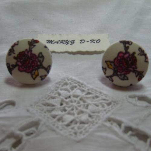 2 pin's boutons recouverts de tissu "fleurs roses" 22mm