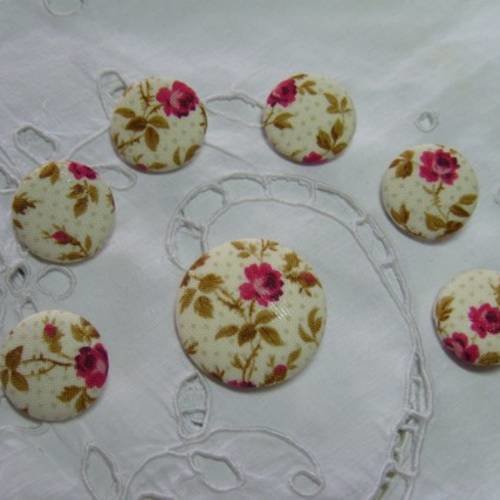 7 boutons recouverts de tissu "roses anciennes " 22 et 32mm