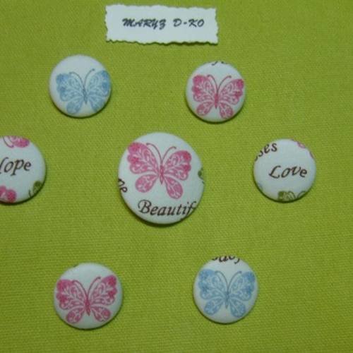 7 boutons  tissu "papillons roses et bleus fond blanc"  22 et 32 mm