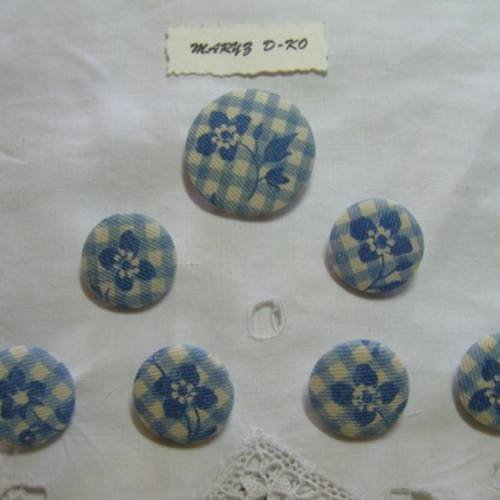 7 boutons  assortis tissu "fleurs et vichy bleu"  22 et 32 mm