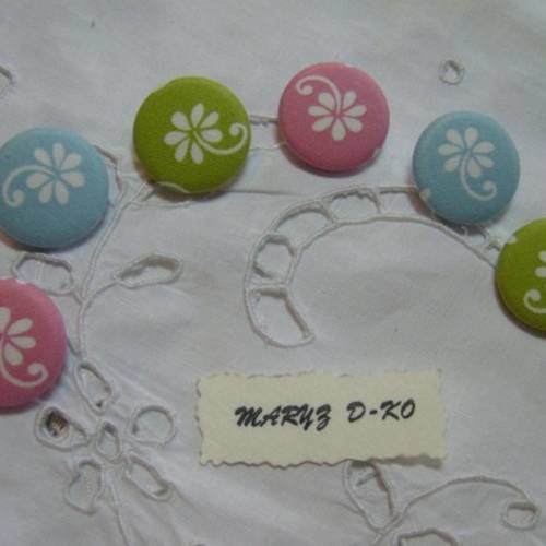 Assortiment 6  boutons tissu "r.kaufman,lazy daisy basket " 22mm