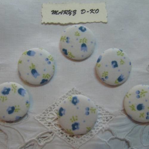 6  boutons recouverts de tissu "petites fleurs bleues" 22mm