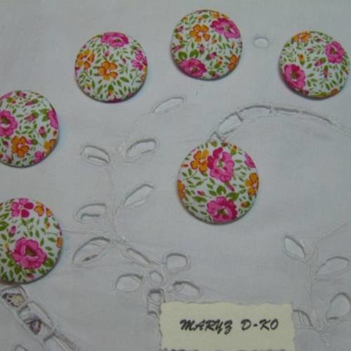 6  boutons tissu coton "fleurs des champs" 28mm