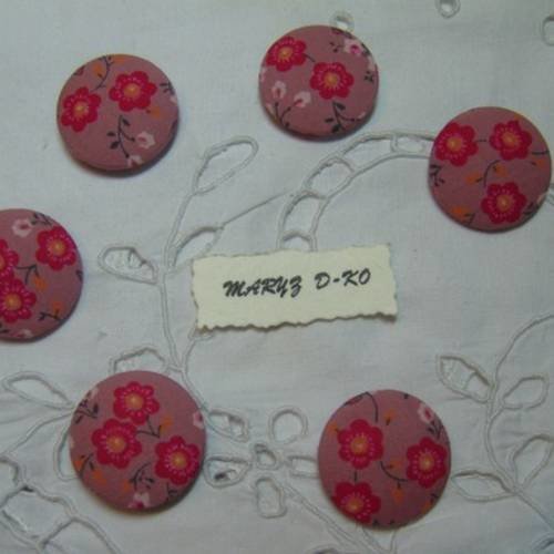 6  boutons à coller, tissu coton "fleurs rouge fond vieux rose" 32mm