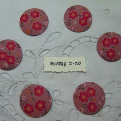 6  boutons tissu coton " fleurs rouge fond vieux rose " 28mm