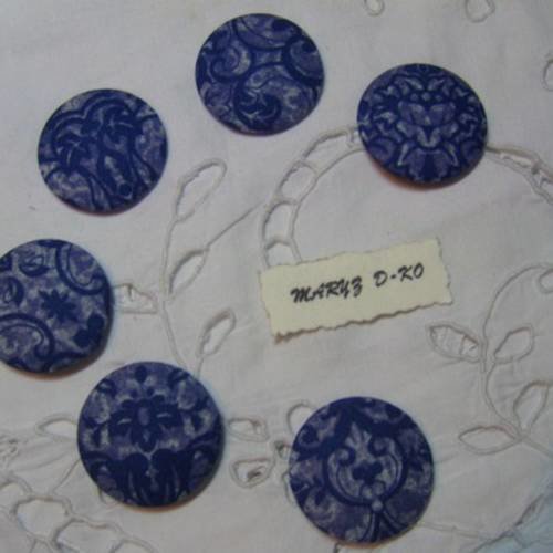 6  boutons à coller, tissu coton "volutes bleues" 32mm