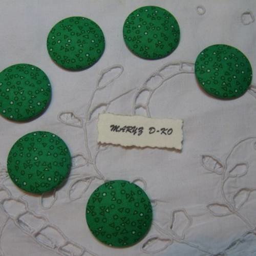6  boutons à coller, tissu coton "vert triangles et ronds" 32mm