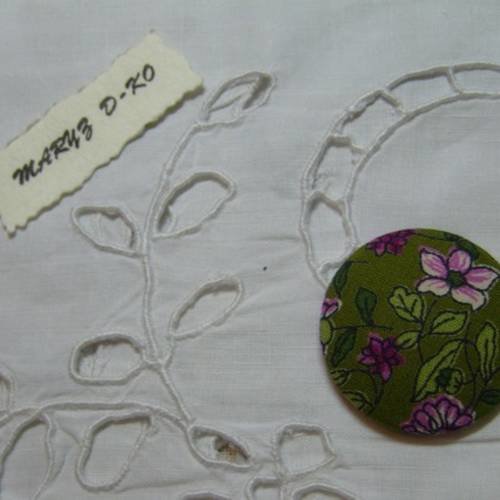  gros bouton tissu à coller "fleurs roses fond olive" 32mm
