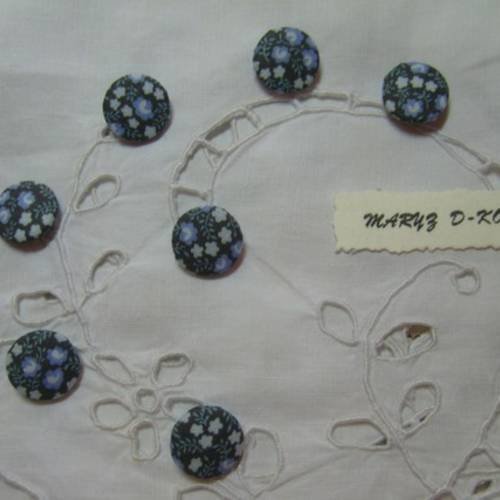 7  boutons tissu coton " fleuri fond bleu" 16mm