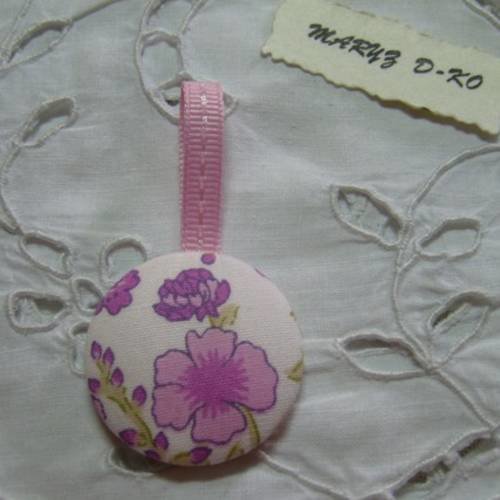 Pendentif bouton tissu 32mm "fleur rose" 