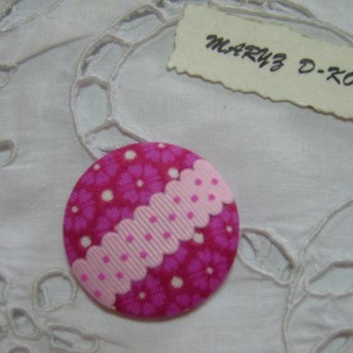 Gros bouton tissu, à coller ,32mm " fleurs rose " 