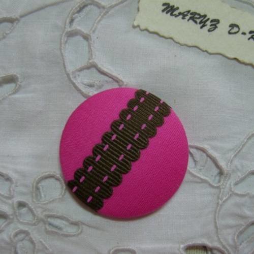 Cabochon 32mm recouvert de tissu  "pointillés rose et marron " 