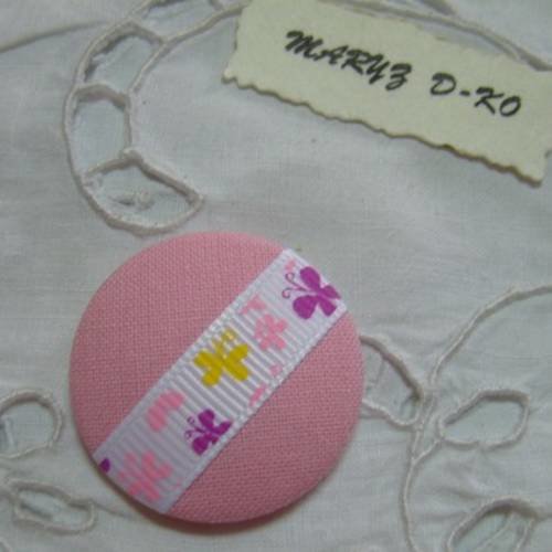 Gros bouton tissu,fond plat,32mm"papillons fond rose pale"