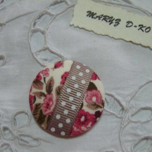 Gros bouton tissu,fond plat,32mm"fleuri taupe et rose,ruban à pois" 