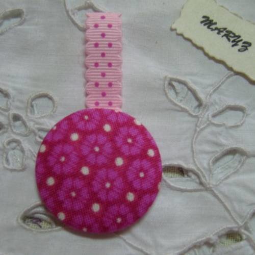 Pendentif bouton tissu 32mm "fleurs roses,ruban à pois" 