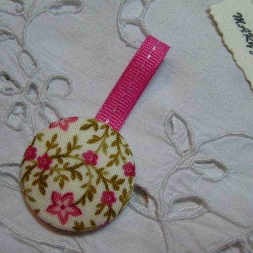 Pendentif bouton tissu 32mm "fleurs roses étoilées" 
