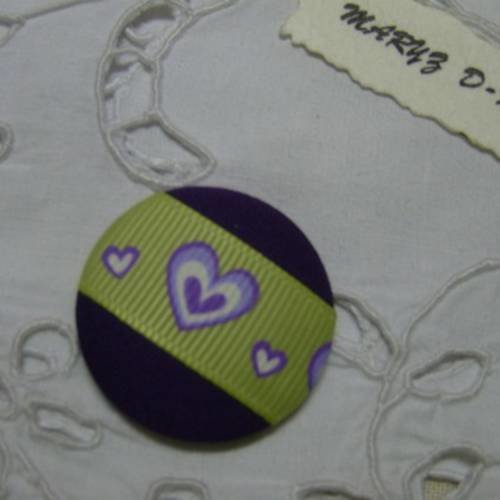 Bouton tissu coton,fond plat,32mm"violet, ruban anis coeurs parme"