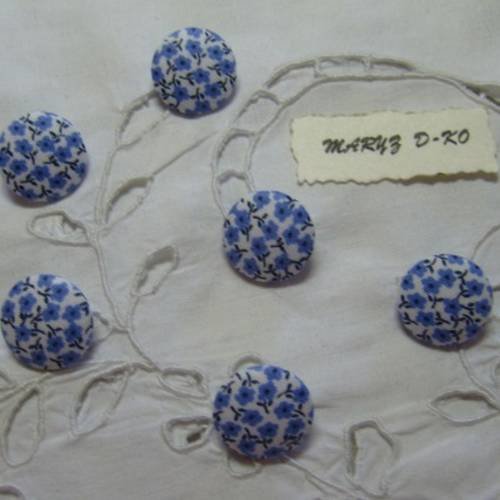6  boutons tissu coton18mm "petites fleurs bleues" 