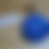 Gros bouton  tissu  40mm " boutons fleurs bleu ciel fond bleu "