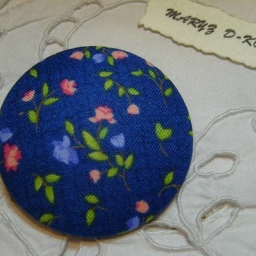 Gros bouton tissu  50mm " boutons de fleurs fond bleu "