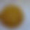 Gros bouton tissu  50mm " petites fleurs jaunes fond caramel "
