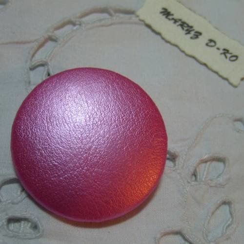 Gros bouton skai 40mm " métallisé rose"