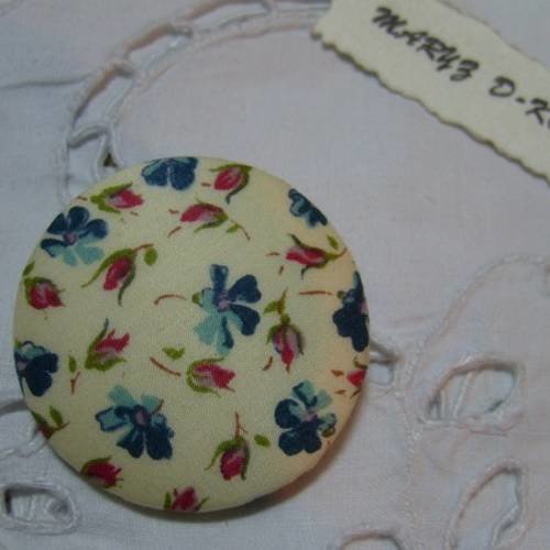 Gros bouton tissu  40mm " boutons de rose et fleurs bleues "