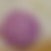 Gros bouton tissu 50mm " feuillage blanc fond violet "