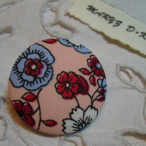 Gros bouton tissu  32mm " fleuri mélange fond rose "