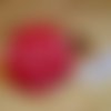 Gros bouton  tissu  40mm " fruits blancs fond rouge "
