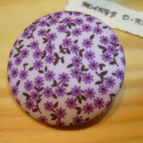 Gros bouton tissu  40mm " mini fleurs violettes "