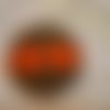 Bouton  tissu épais 32mm " marron galon orange à picot "
