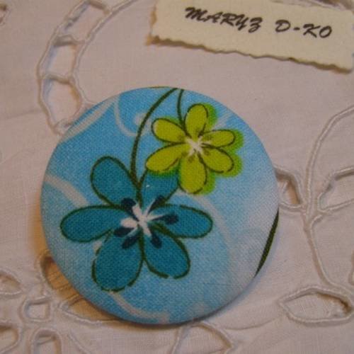 Gros bouton tissu  40mm " fleurs turquoise et anis fond bleu "