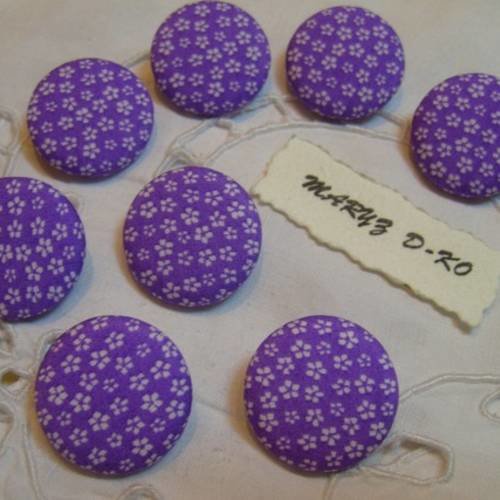 8  boutons tissu 22mm" fleurs blanches fond violet "