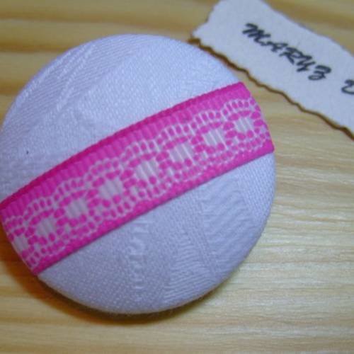 Gros bouton tissu damassé 36mm"blanc ruban impression dentelle rose"