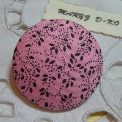  gros bouton tissu rétro 36mm " mini fleurs noires fond rose "