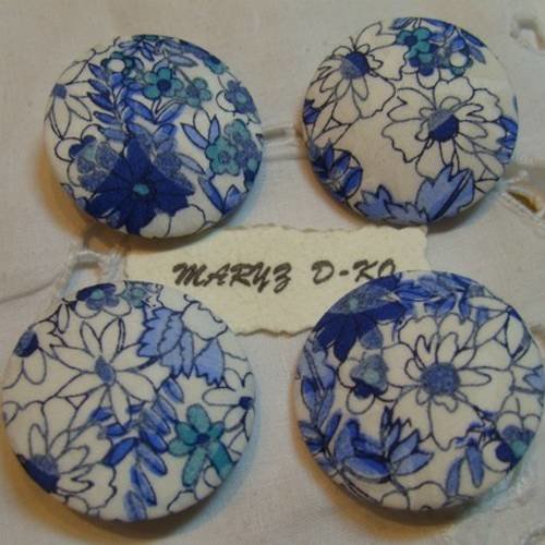 Assortiment 4 boutons tissu 32mm "  fleurs bleu et blanc "