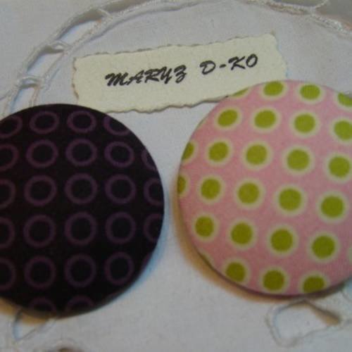 Duo boutons tissu 36mm"gros pois aubergine et anis fond prune et rose"